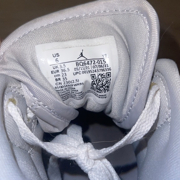 Air Jordan 1 Mid “Wolf Grey” – Women’s Size 6 - Picture 8 of 9